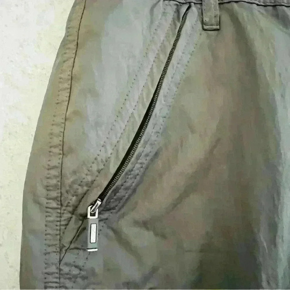 DKNY WOMENS GOLF SHORTS HUNTER GREEN ZIPPERED/ SNAP POCKETS ATHLETIC SWING.SZ 14 - Picture 3 of 13